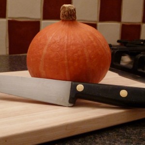 Αρωματική σούπα σαφράν με squash, καρότα και γιουβαρλάκια